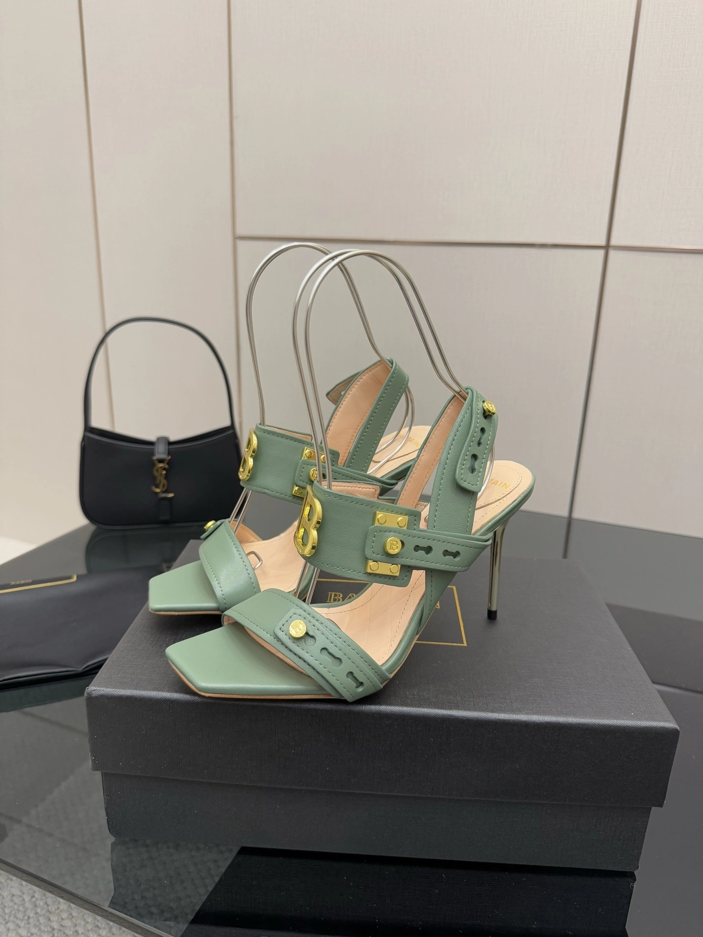 COCO-- 21871i9 Heel height：10.5CM cowhide item:E-X158E09901T
